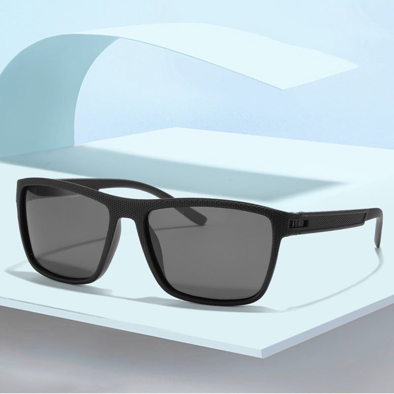 Premium polariserte herresolbriller; elegant tilbehør med optimal UV400-øyebeskyttelse.
