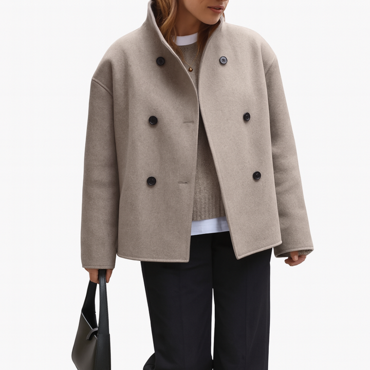Stilfull taupe kort jakke for kvinner. Moderne fritidsjakke, ideell for hverdag og overgangssesongene.