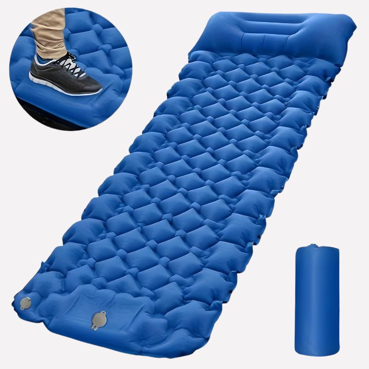 Komfortabel oppblåsbar sovematte med pute, perfekt for friluftsliv og camping under åpen himmel.