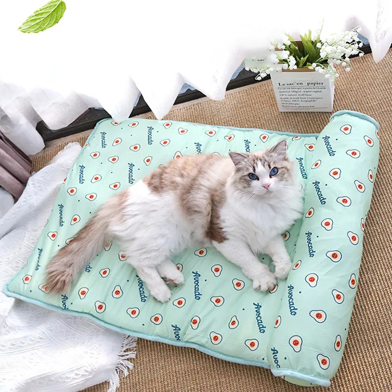 Svalende issilke kjølematte for hund og katt. Perfekt for sommeren og komfortabel hvileplass.