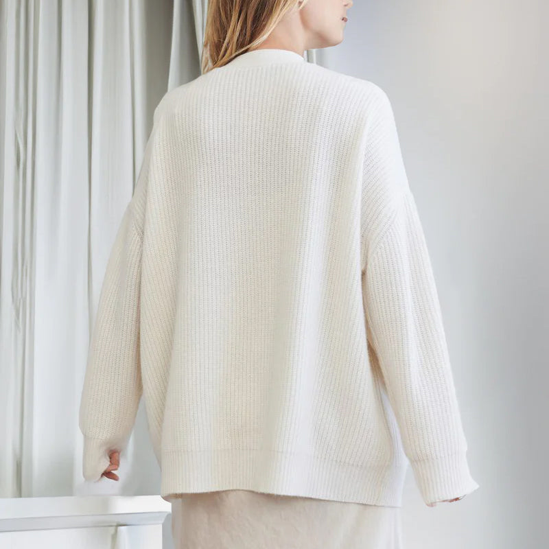 Vår/høst cardigan for kvinner, ensfarget og langermet med praktiske lommer.