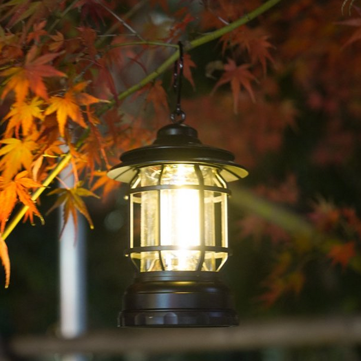 Designlampe: Bærbar retro campinglampe med LED for stilfull utendørsbelysning.