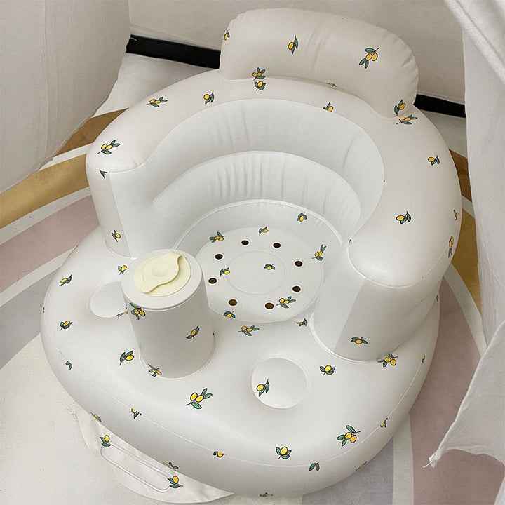 Nærbilde av materialet i den oppblåsbare babysofaen; myk og slitesterk PVC.