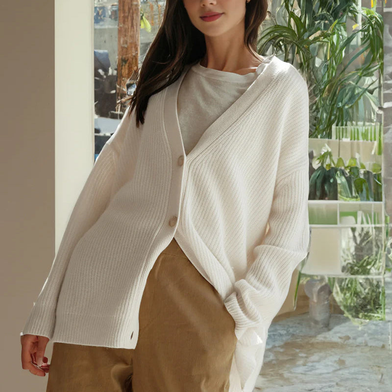 Elegant ensfarget genser cardigan for kvinner, perfekt for et lag-på-lag look.