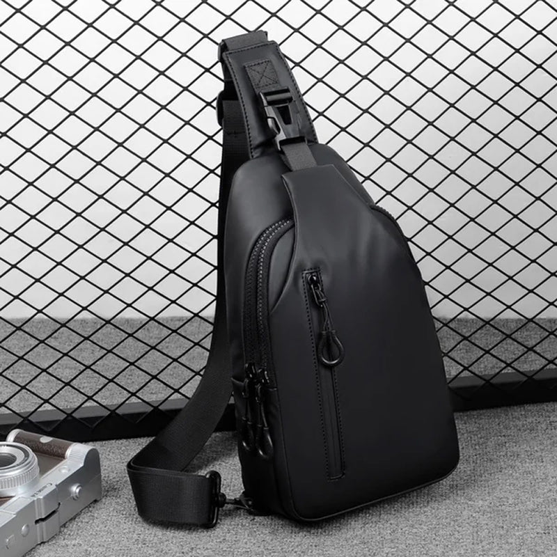 Unisex vanntett skulderveske med USB-lading. Moderne design, perfekt for reise og fritid.