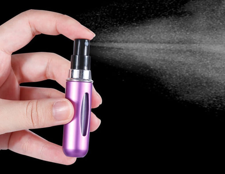 Din personlige duft på reise. Unisex påfyllbar parfymebeholder i elegant metall.