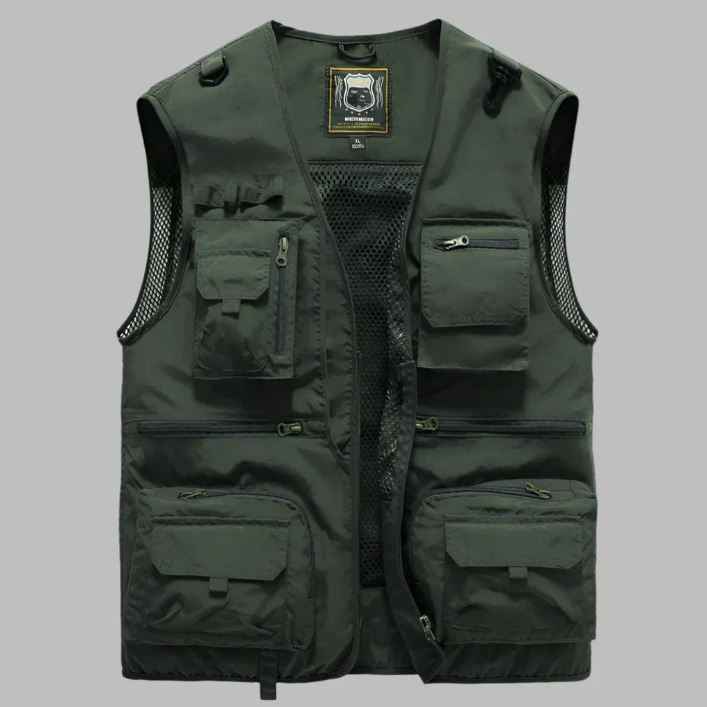 Funksjonell herre sommer vest i moderne design, med flere lommer for organisering. Optimal for fritid og aktive dager.