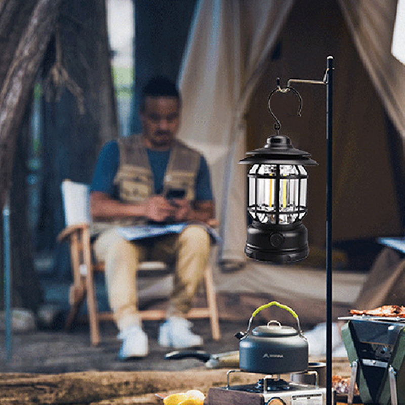 Retro campinglampe, bærbar LED, perfekt for utendørs eventyr og koselig stemning.