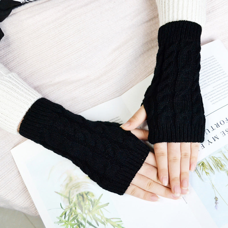 Gavetips: Varme og stilige halvfingerhansker for kvinner, med kabelstrikk.