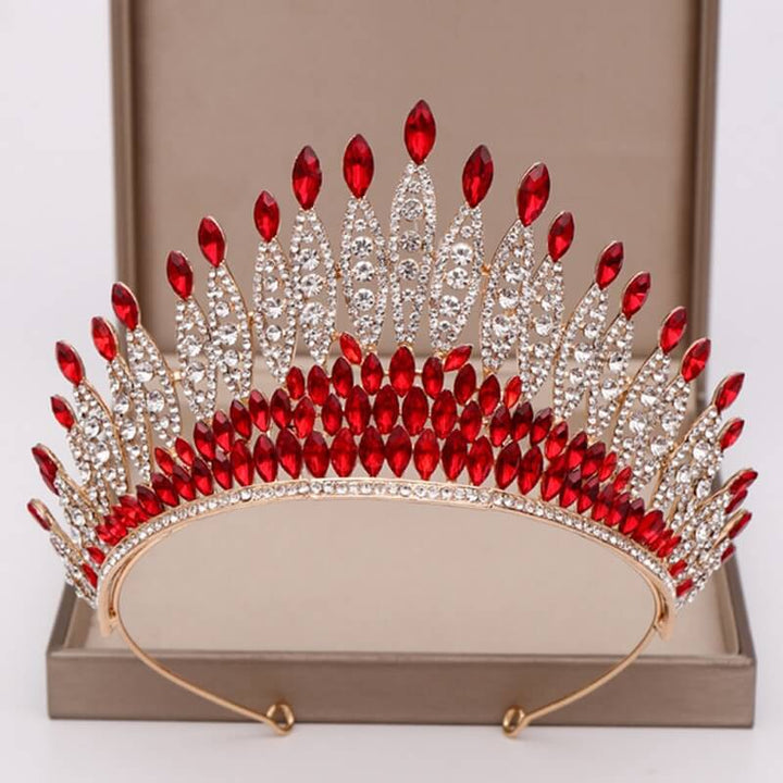 Elegant brudetiara med glitrende krystaller og rhinestones. Ideelt festtilbehør for kvinner.
