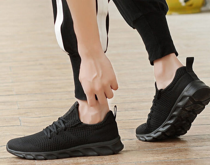 Moderne pustende joggesko for menn. Gir optimal komfort og støtte for en aktiv livsstil, lette å gå i.