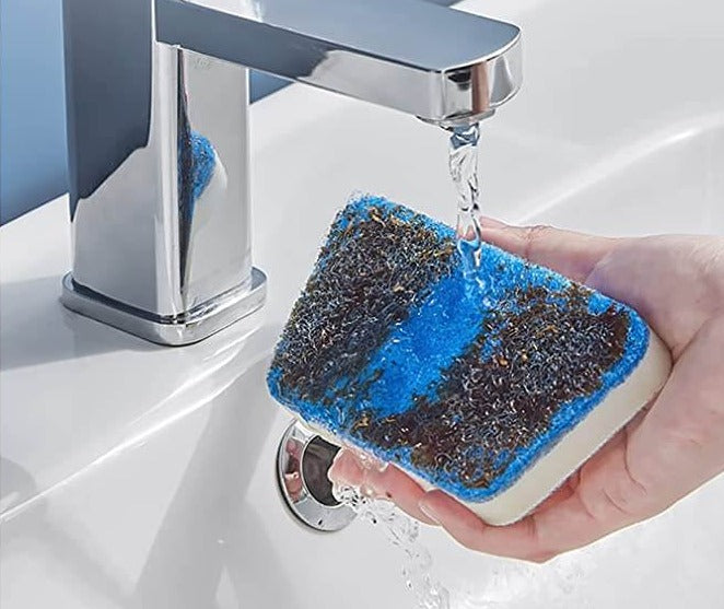 Nærbilde av børstehodet på den effektive 2-i-1 rengjøringsbørsten, designet for skånsom, men grundig vask på badet.