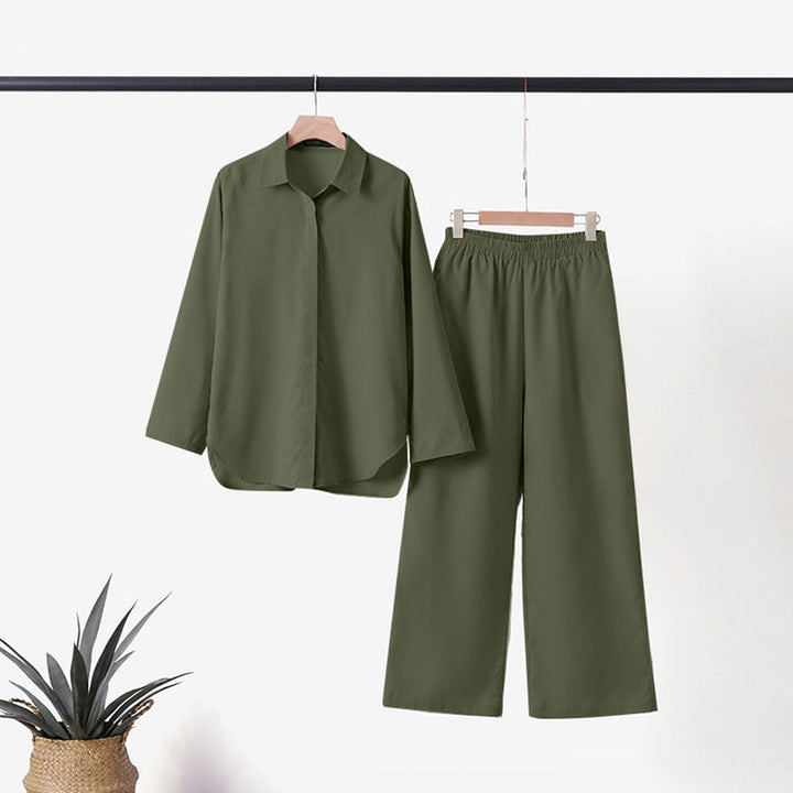 Komplett langermet fritidsdress for kvinner. Elegant og komfortabelt ensfarget sett for hverdagsstil.