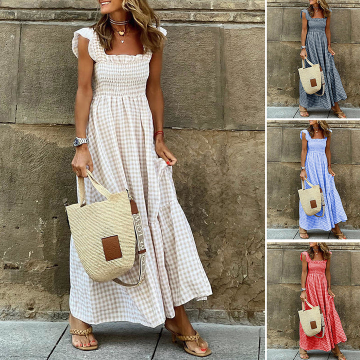 Komfortabel og elegant rutete smocked maxi kjole. Flytende A-linje for dame, ideell for sommerfest.