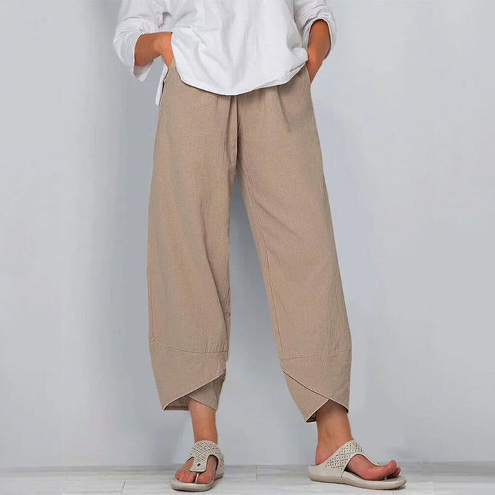 Kvinners løs fritidsbukse med komfortabel passform for hverdagsbruk. Myk bomull/polyester sommerbukse.