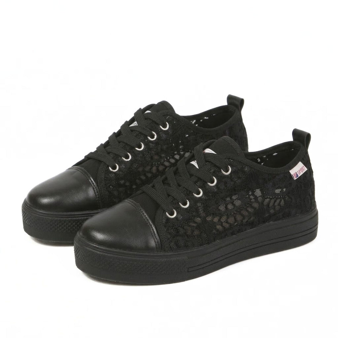 Kvinners stilrene sneakers med blonder, ideell for komfortabel hverdagsstil og fritid.