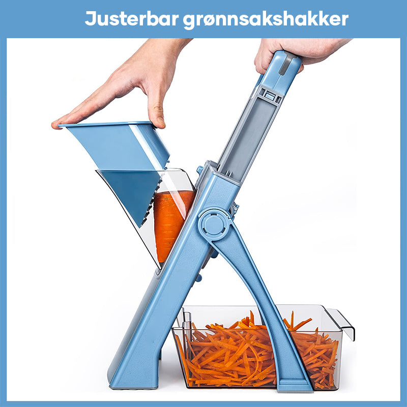 Bruk av sikker grønnsakskutter til effektiv skjæring av agurk. Perfekt for matlaging og sunne måltider.