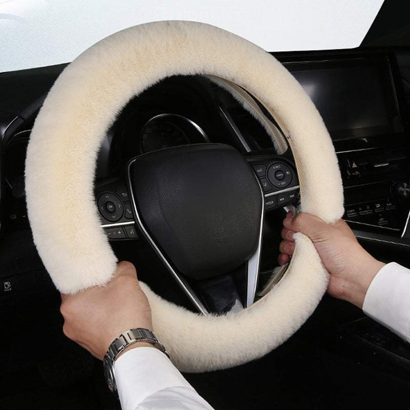 Perfekt bil tilbehør: mykt og varmt plysj rattdeksel. Ideell gave for økt komfort og stil i bilen.