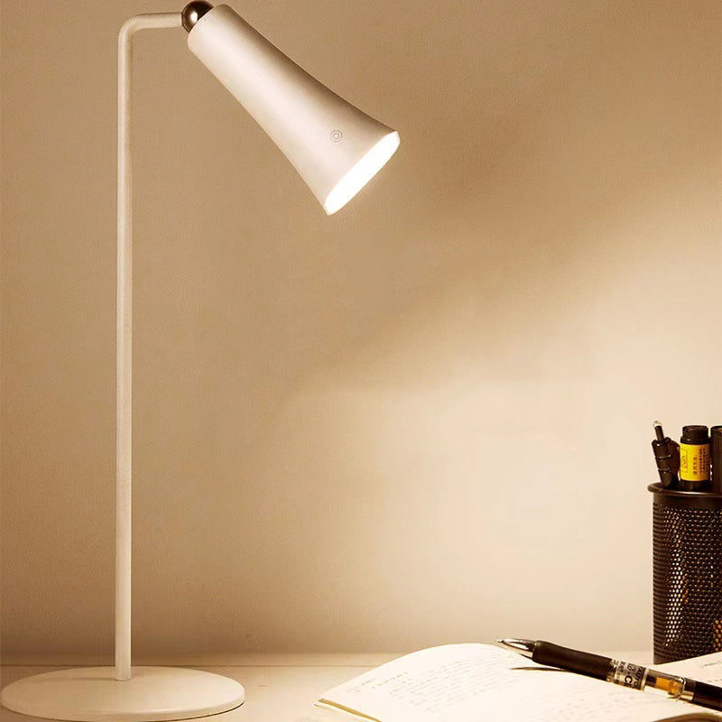 Bærbar LED bordlampe, magnetisk feste for fleksibel bruk, ideell som leselampe og nattlampe.