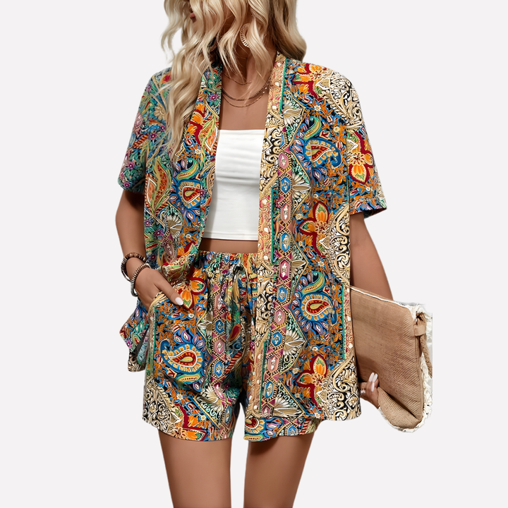 Luftig flerfarget kimono skjorte og shorts sett for kvinner, perfekt som sommer-, strand- eller ferieklær.