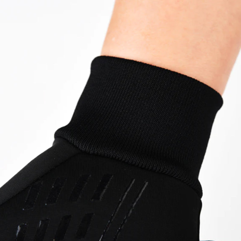 Unisex sportshansker i slitesterkt, vannavvisende materiale. Holder hendene varme og tørre.