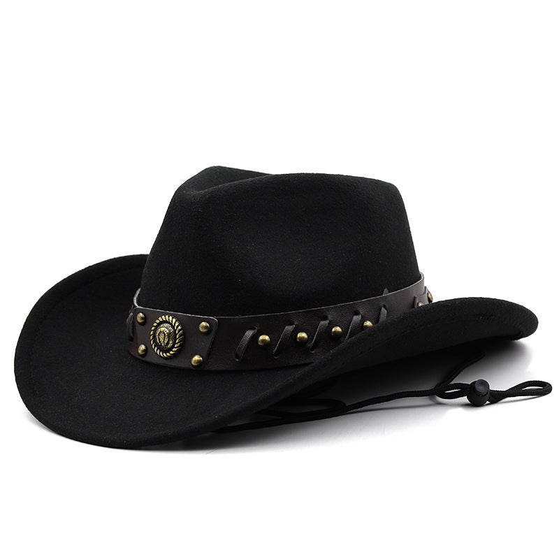 Tidløs unisex filthatt med elegant skinnspenne. Et must-have tilbehør for mote og fritid.