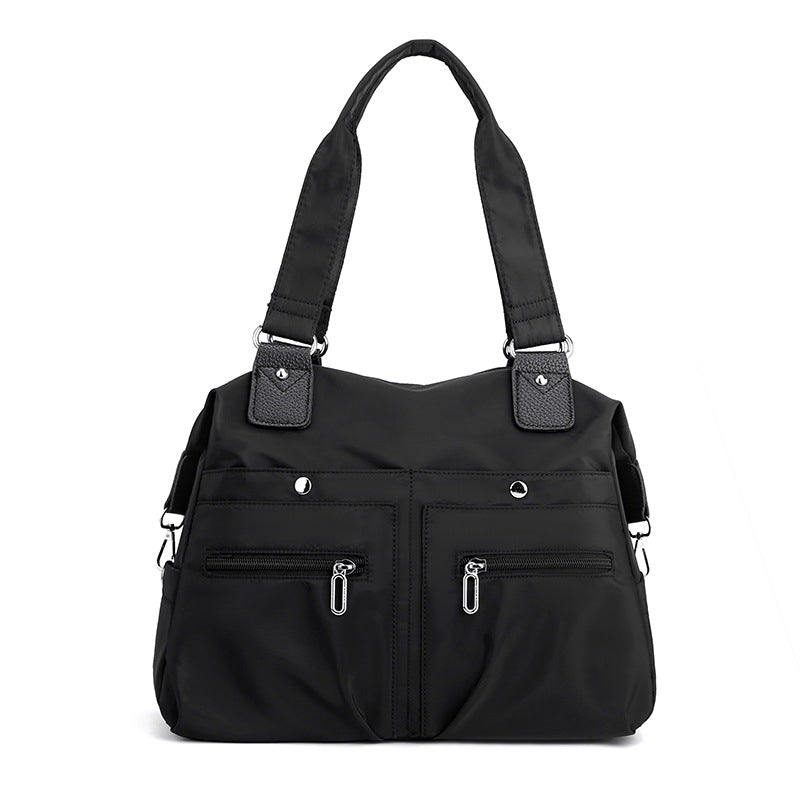 Komfortabel vanntett nylon skulderveske. Damerveske med sikker laptoplomme for hverdagsbehov.
