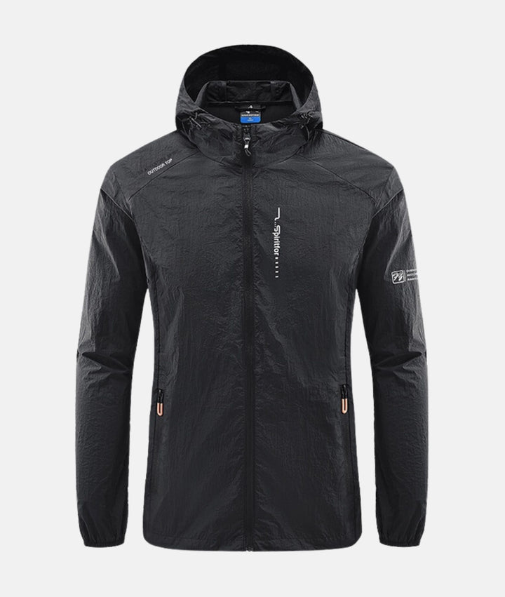 Herre ultralett sommerjakke i polyester med hette. Komfortabel, slim fit fritidsjakke for varmere dager.