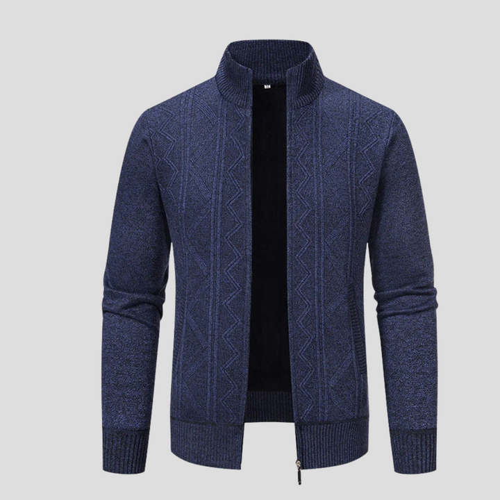 Moderne herre strikket cardigan. Et stilrent og komfortabelt lagplagg som løfter herremote og er ideelt for kaldere dager.