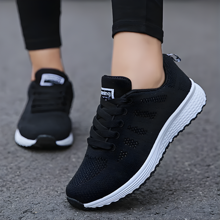 Svarte kvinners casual sneakers for hverdagsbruk. Komfortable fritidssko med stilrent design, perfekt for allsidig bruk.