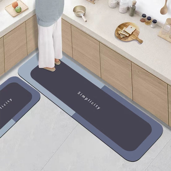Praktisk gulvmatte for hjemmet. Kiselalgeslim absorberer raskt, sklisikker design for trygghet.