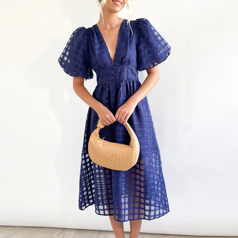 Nylon festkjole med puffermer og trendy kvadratisk mønster, ideell for den motebevisste dame.