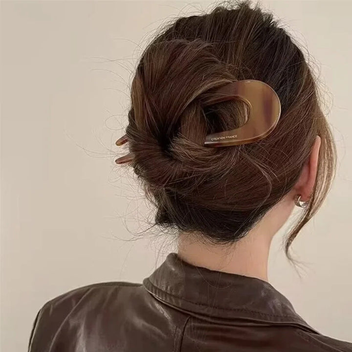 U-formet hårnål i akryl for kvinner, skaper en perfekt og varig chignon eller annen oppsats.