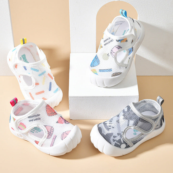 Sklisikre småbarnssko i unisex design, perfekt for trygge første skritt. Myke og lette babysko med godt grep.