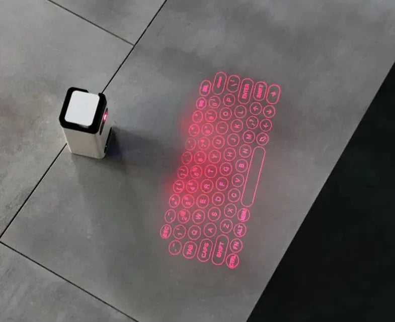 Tastaturprojektor som projiserer et rødt virtuelt tastatur på et skrivebord. Gadget for arbeid.