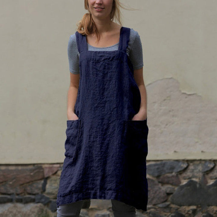 Ermeløs dame tankkjole med elegant firkantet hals. Knelengde casual sommerkjole med praktiske lommer.