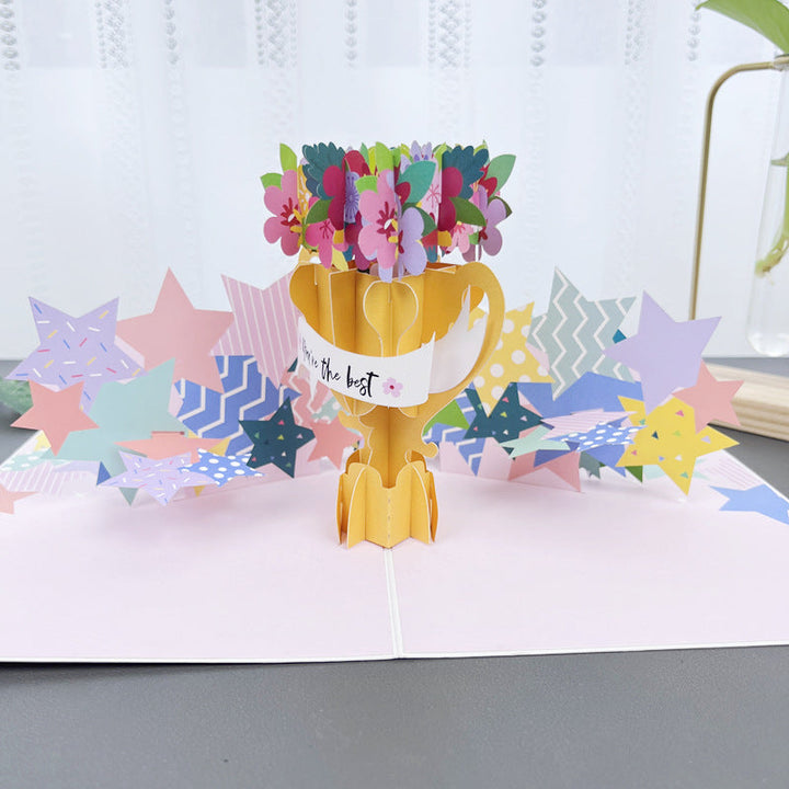 Vakkert 3D-blomsterhilsenkort. Håndlaget og personlig gaveidé for å si gratulerer eller takk.