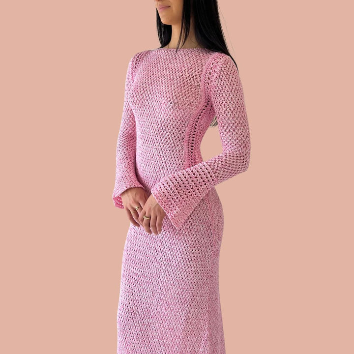 Tidløs rosa maxikjole med lange ermer. Perfekt som hverdagskjole, sommerkjole eller høstkjole.