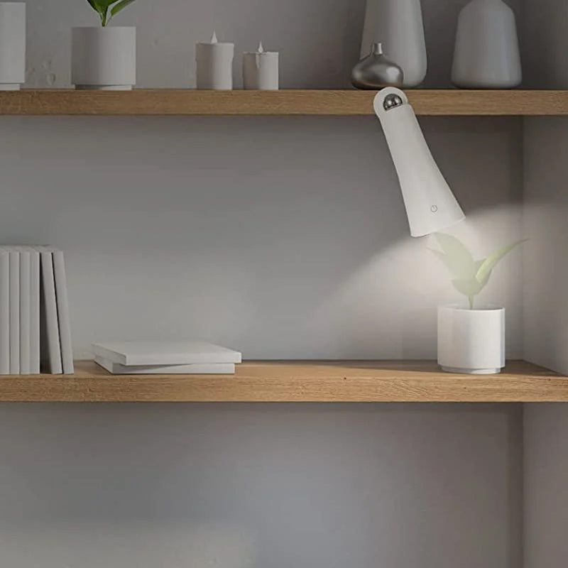 3-i-1 fleksibel LED-bordlampe, magnetisk og bærbar, utmerket som leselampe og USB-lampe.