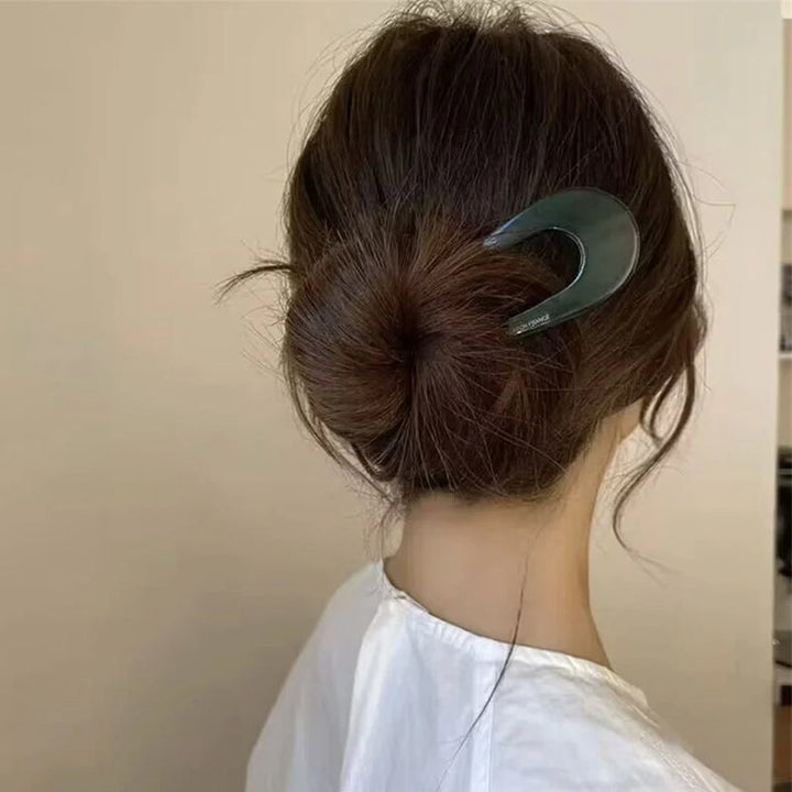 Robust U-formet hårnål i akryl, designet for langvarig bruk og elegant hårstyling for kvinner.