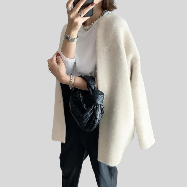 En elegant og avslappet damecardigan for komfortabel hverdagsbruk. Perfekt åpen stil for lagvis mote hele året.