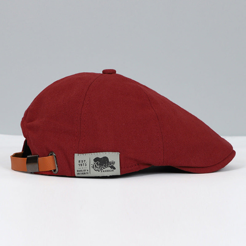 Svart menns justerbar beret i klassisk stil, et tidløst hodeplagg og motetilbehør for moderne herrer.