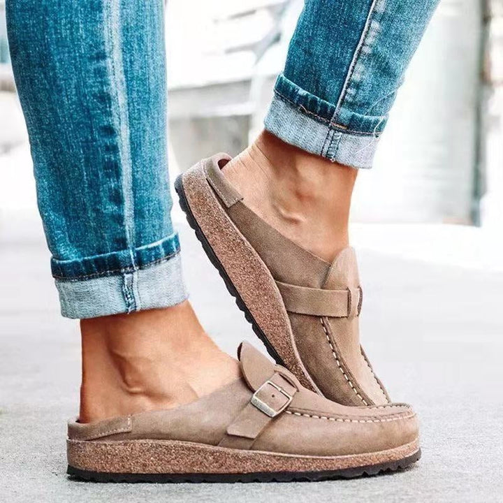 Elegante Olga slip-on loafers for dame. Stilige sommersko med spenne for fritid og hverdag.