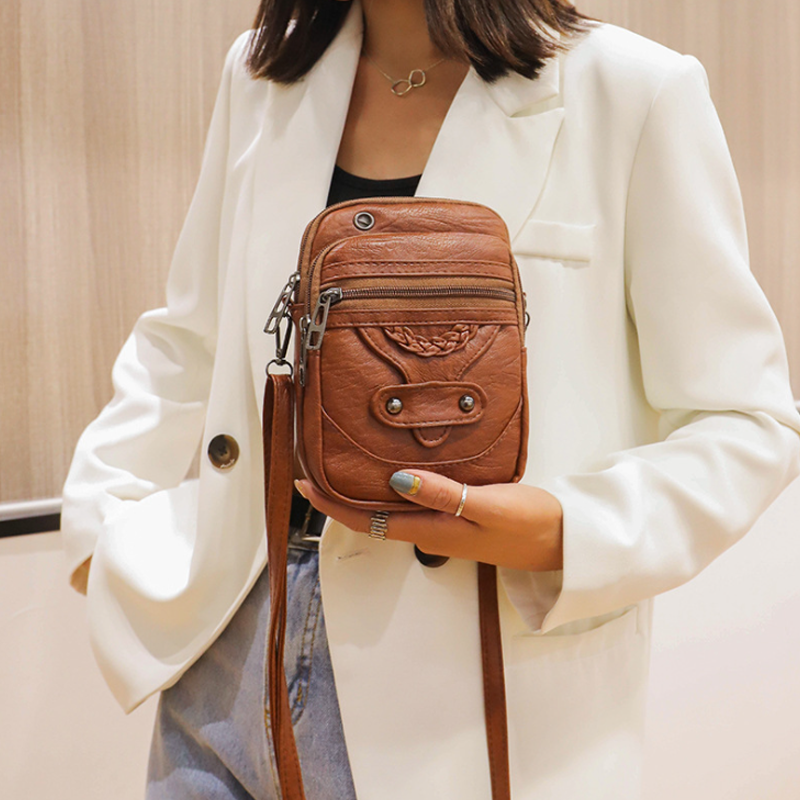 Elegant svart mini crossbody-veske i vegansk skinn, vanntett og perfekt for mobil.