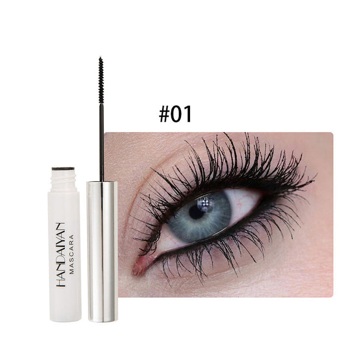 Swatches av 12 fargerike mascara-nyanser. Viser bredt utvalg av farger for vipper.