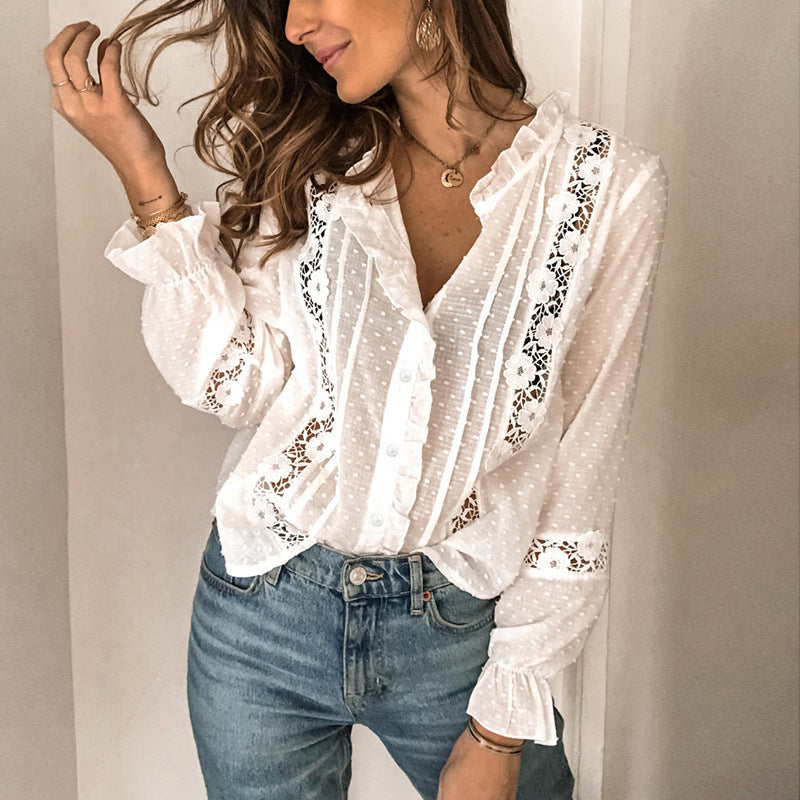 Damebluse i hvit farge med vide, utsvingede ermer. Casual og elegant langermet skjorte for kvinner.