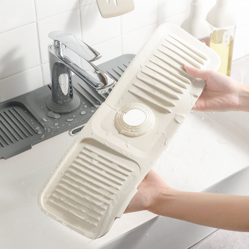 Praktisk silikon dreneringsmatte for kjøkkenbenken, ideell som oppvaskmatte og benkebeskytter.