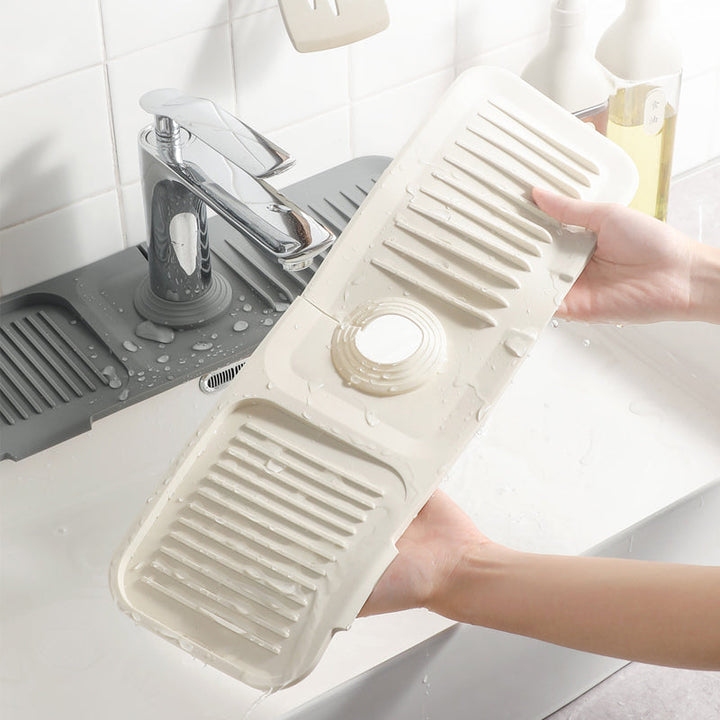 Praktisk silikon dreneringsmatte for kjøkkenbenken, ideell som oppvaskmatte og benkebeskytter.