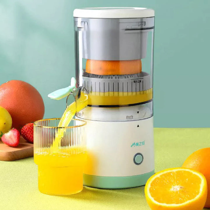 Hvit automatisk elektrisk juicepresse for fersk frukt og grønnsaker, perfekt for kjøkkenet.
