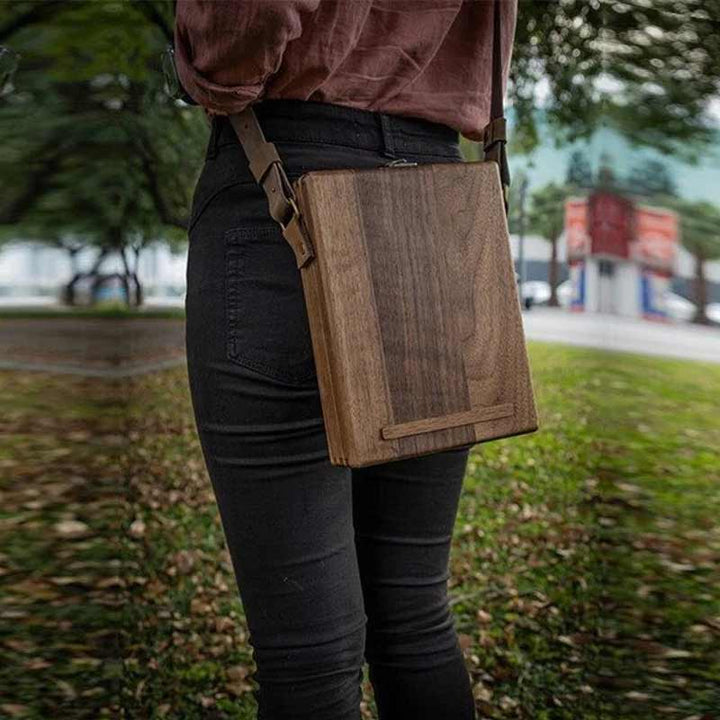 Unisex treboks, ideell gaveide for studenter og forfattere. Praktisk messengerboks for organisering av skrivesaker.